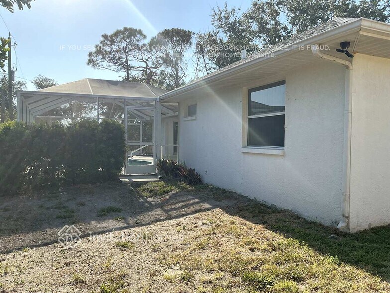 Building Photo - 423 Azure Rd