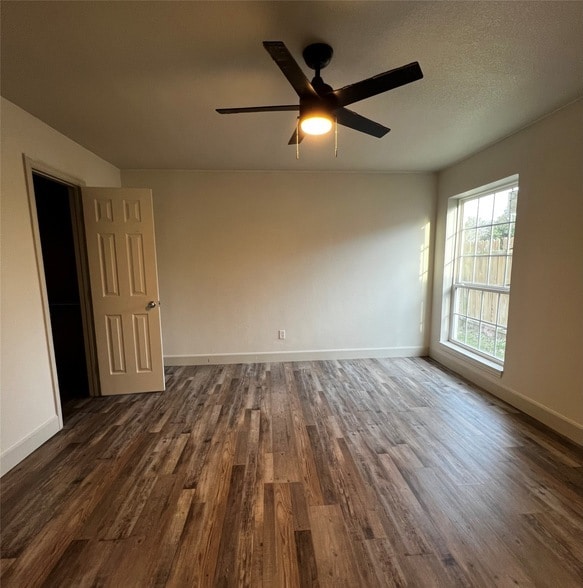 Building Photo - 2505 Clearwood Dr