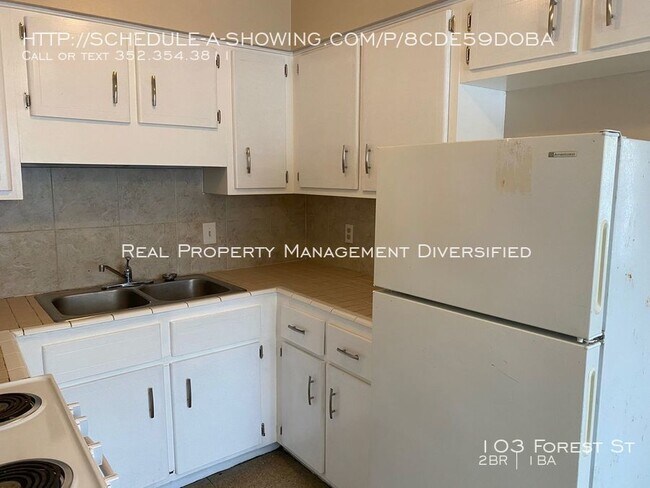 Building Photo - Great Location - 2/1 **WON'T LAST**