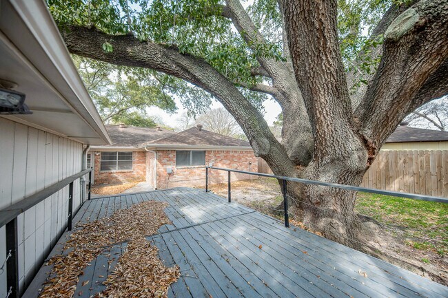 Building Photo - 451 Gentilly Dr