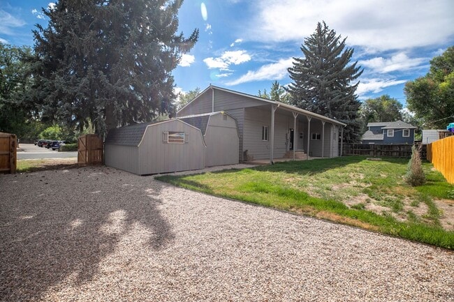 Building Photo - Renovated ranch style home home near Lake ...