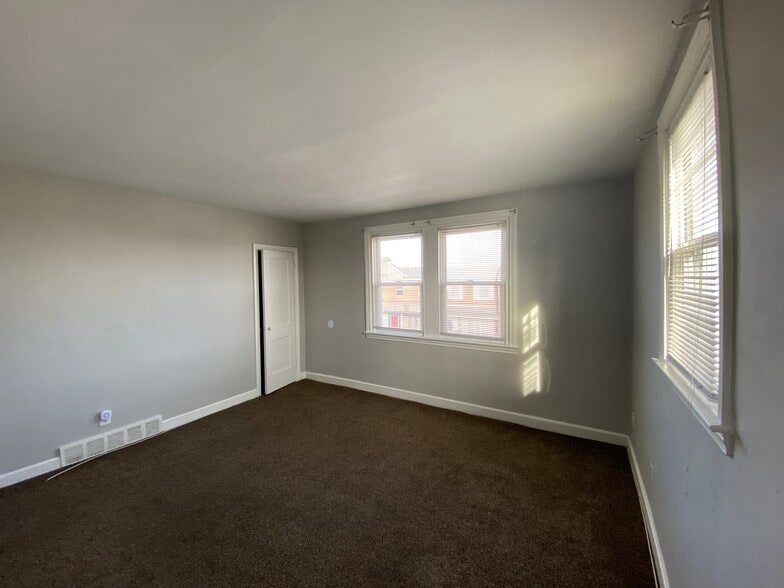 Living Room - 4444 Loring St