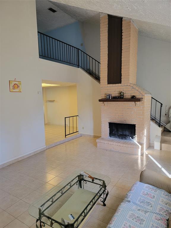 Building Photo - 6417 S Briar Bayou Dr