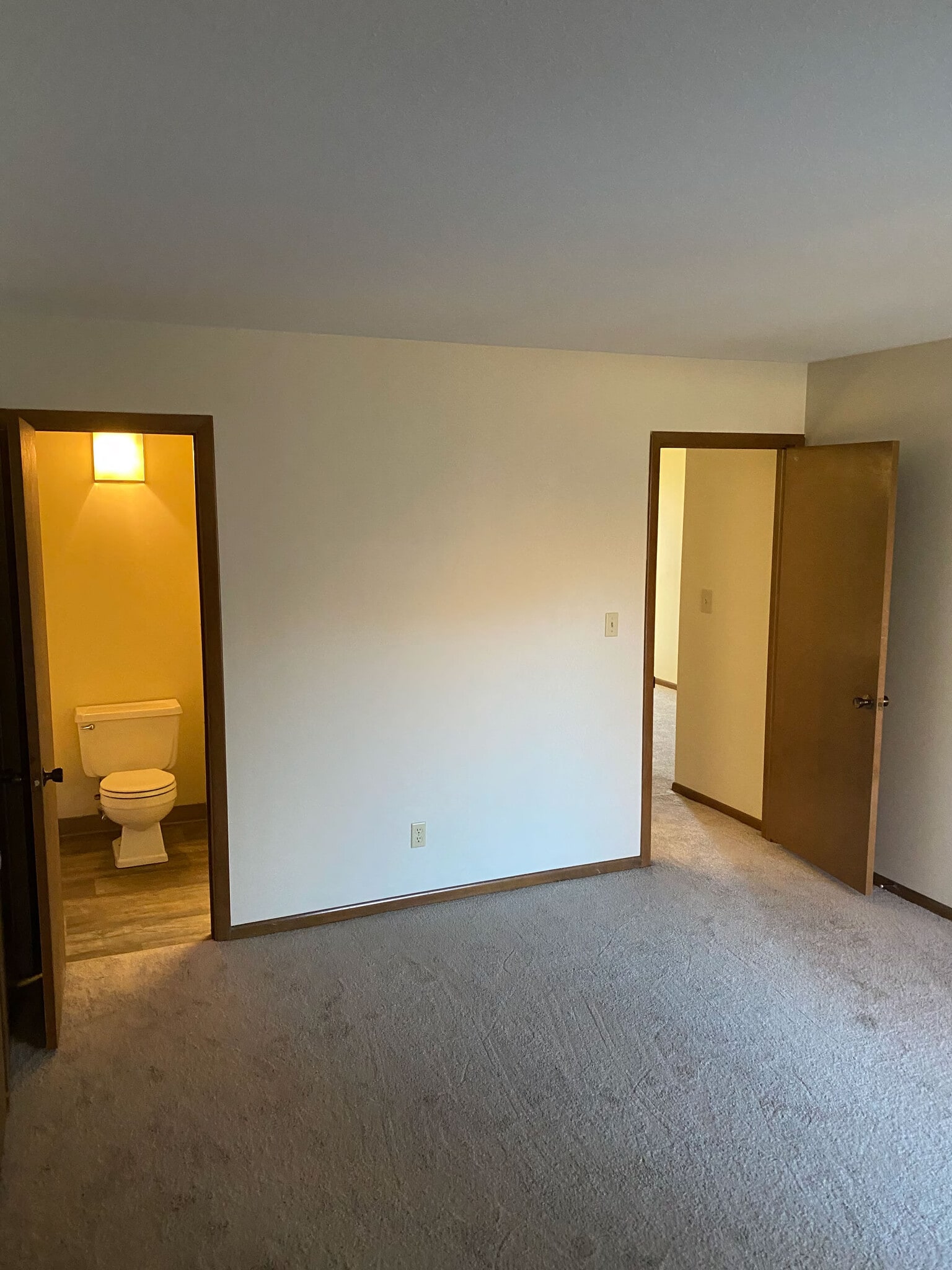 Building Photo - London Square Apartments