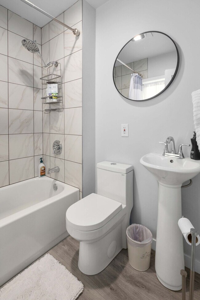 Building Photo - 120 4th Ave N