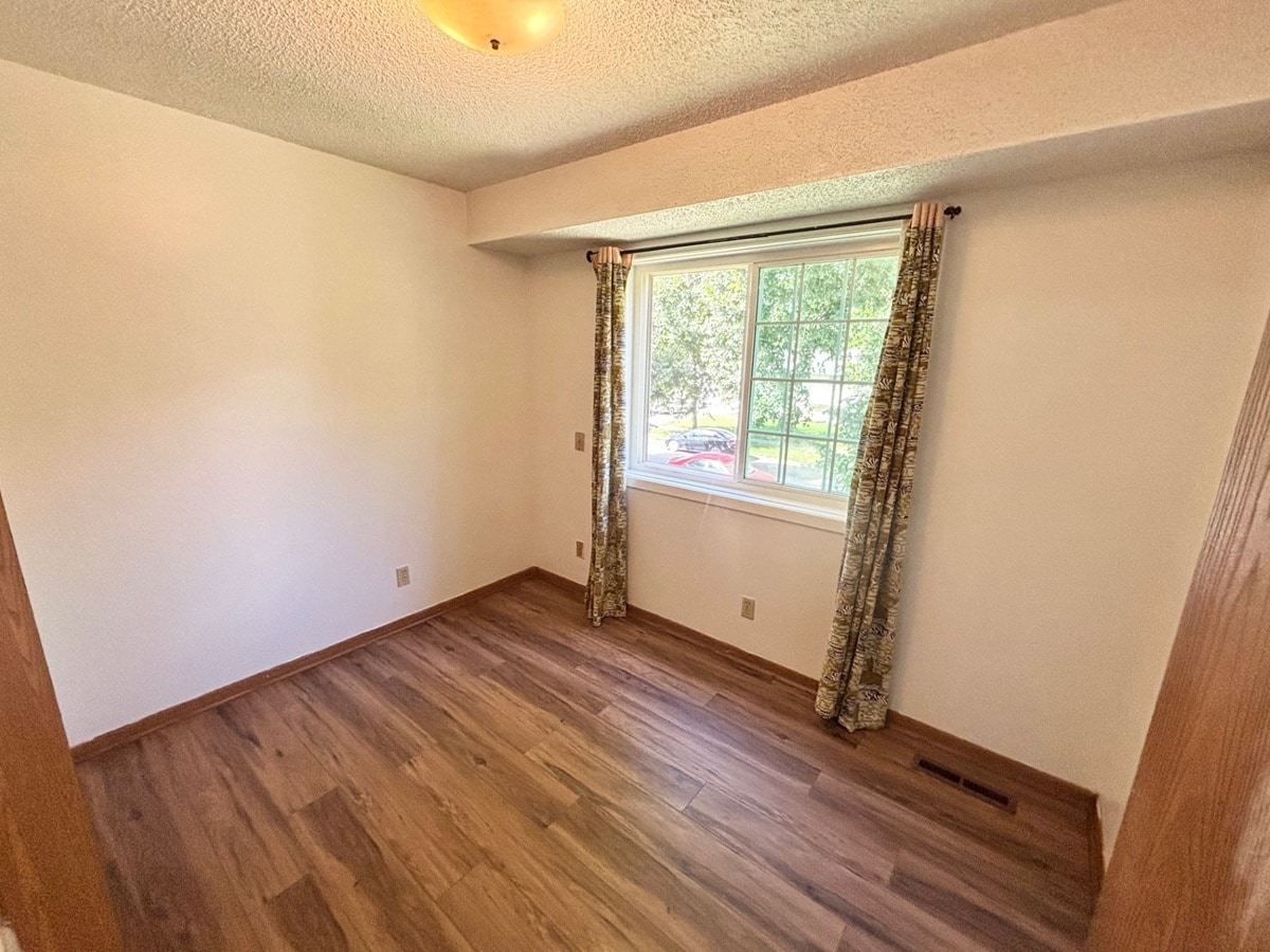 Building Photo - 1582 Reaney Ave