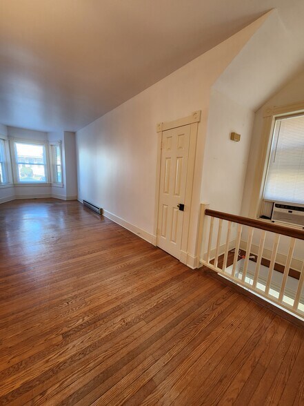 Building Photo - 125 Peyton St