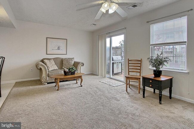 Building Photo - 8607 Woodhue Ct