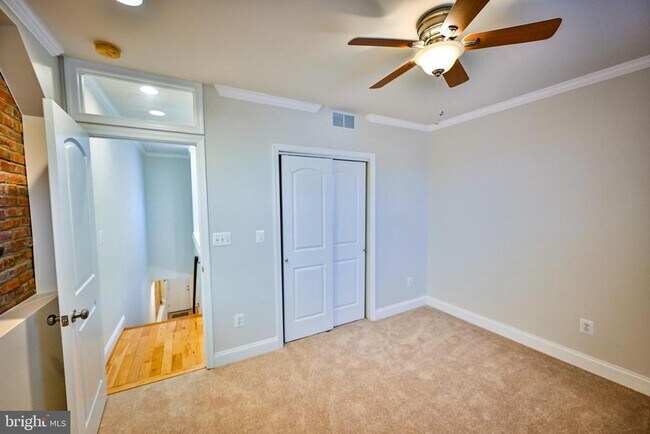 Building Photo - 263 S Ellwood Ave