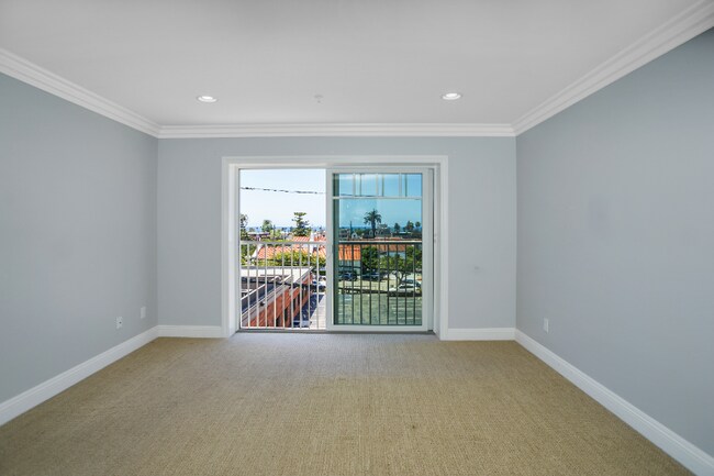 Building Photo - 7716 Ivanhoe Ave