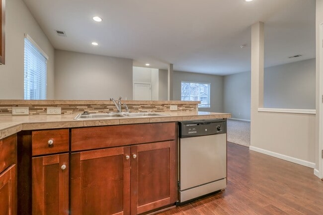 Building Photo - Spacious 4br/2.5ba house with garage in well maintained neighborhood