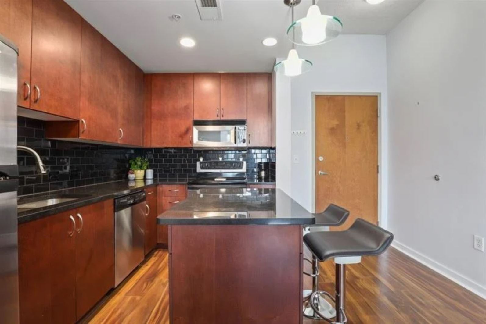 Modular island (roll anywhere in the unit) to enjoy a meal and the views.... - 860 Peachtree St NE