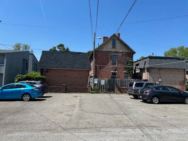Building Photo - 1360 Highland St