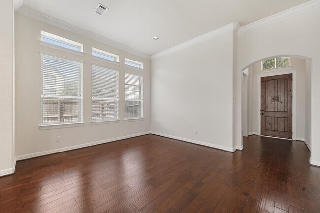 Building Photo - 13217 Green Hills Dr