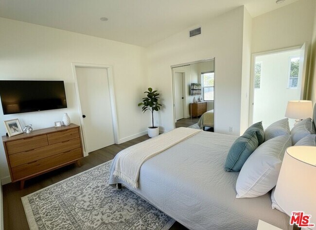 Building Photo - 9946 Farragut Dr