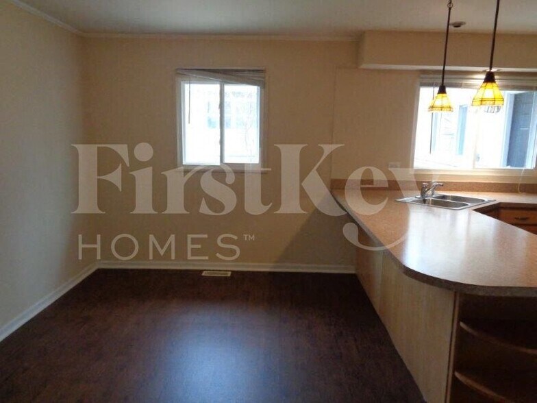 Building Photo - 447 Talala St
