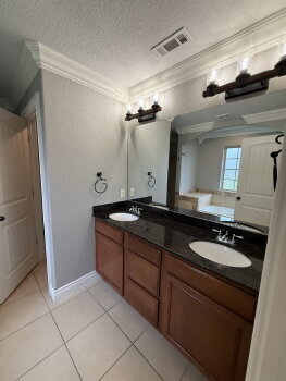 Building Photo - Amazing 4BR House with 3 Car Garage
