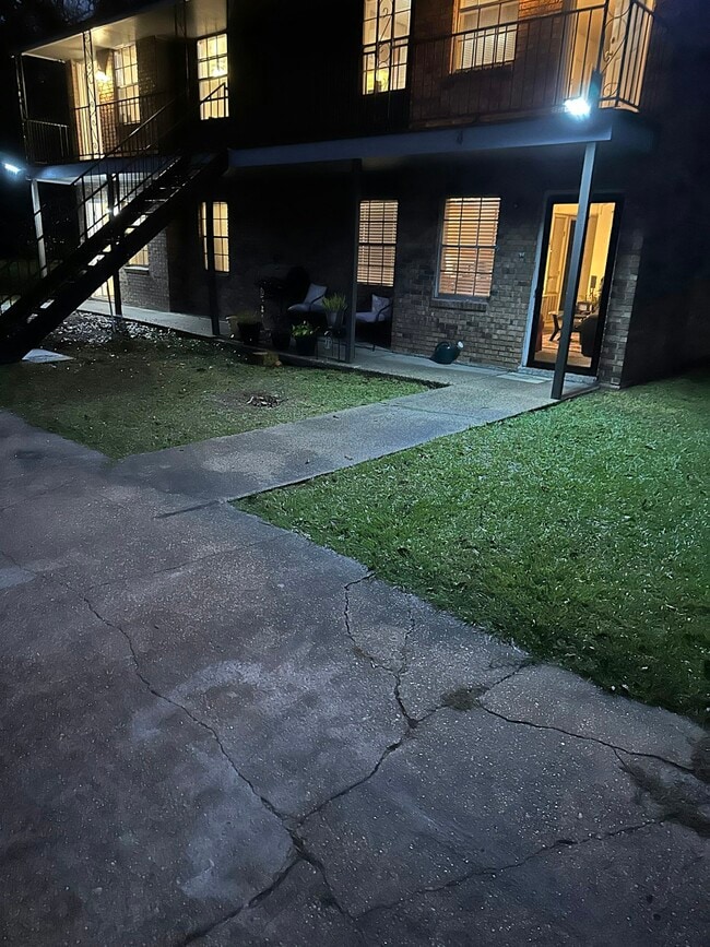 Building Photo - 4 Eatonville Rd