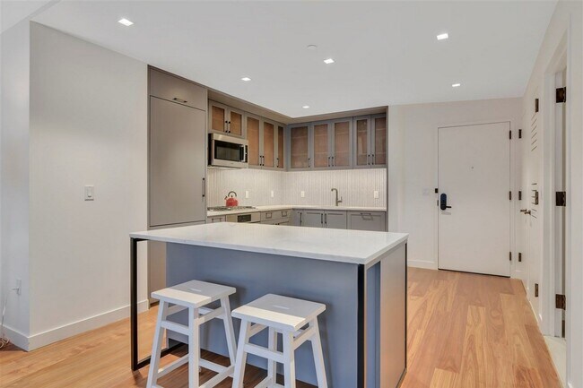 Building Photo - 2 Shore Ln