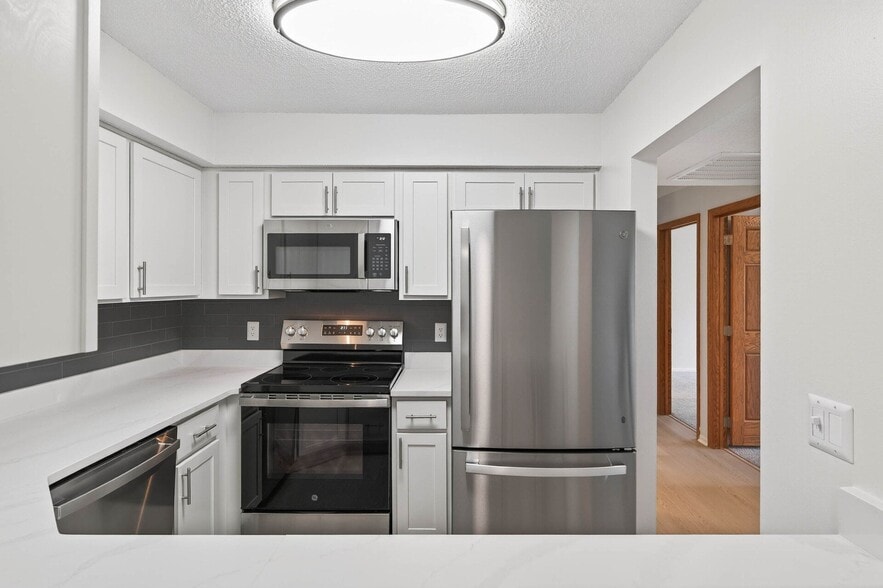Building Photo - Oak Pointe Apartments