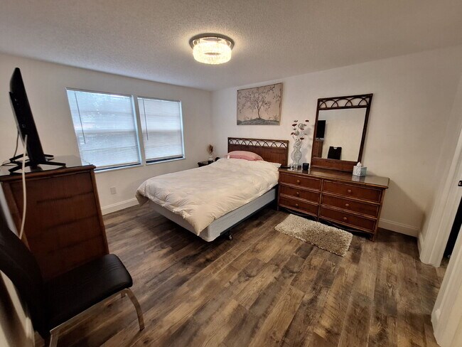 Building Photo - Second Floor Annual rental available now in the 55+ condominium community of Cedar Woods.