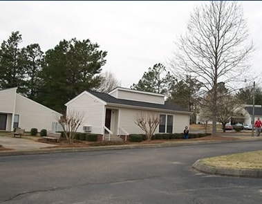 Primary Photo - Courtland Village Apartments