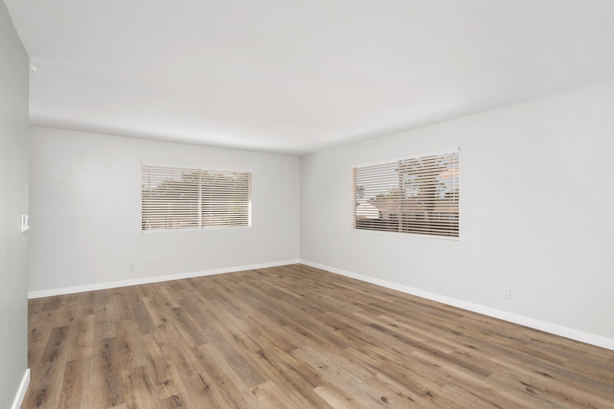 Dining Area w/ Corner Windows - 130 Avenida Algodon