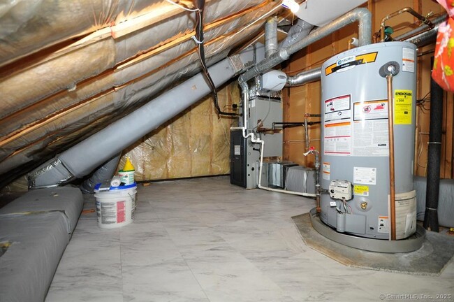 Building Photo - 37 Newberry Ln
