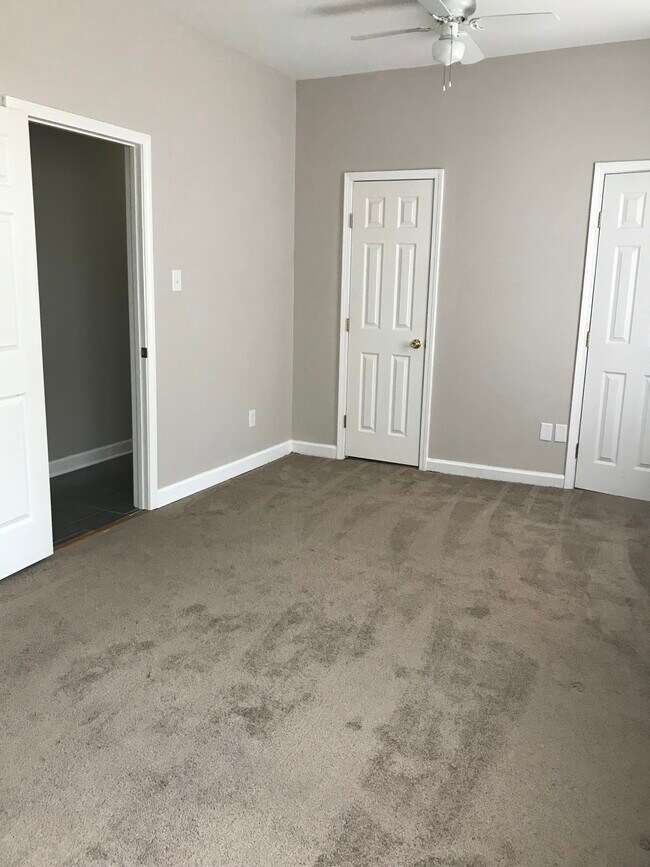 Building Photo - 5547 Woodlawn Pl