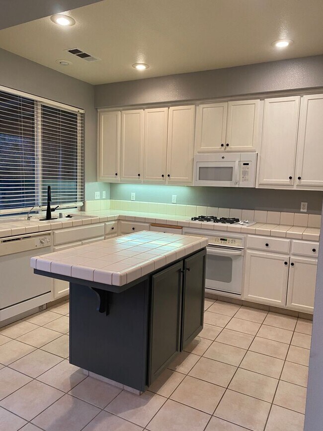 Building Photo - Great Turlock Location