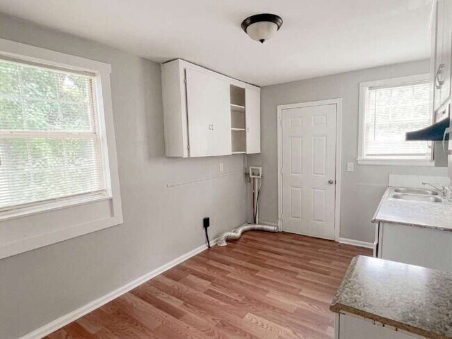 Building Photo - 159 Munson Dr