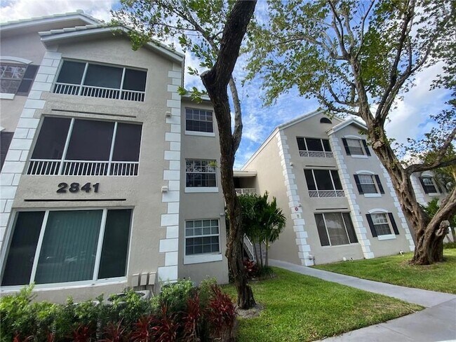 Building Photo - 2841 N Oakland Forest Dr