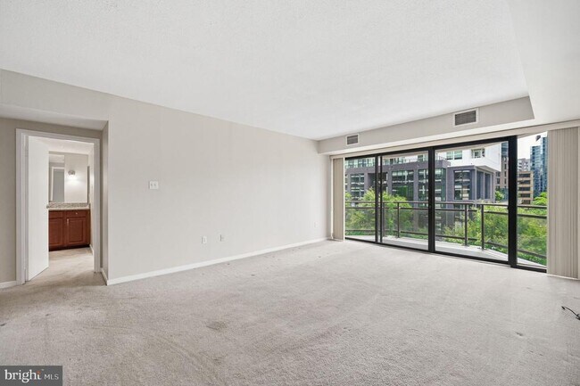 Building Photo - 1530 Key Blvd