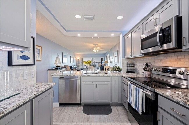 Building Photo - 6365 Bahia Del Mar Blvd S