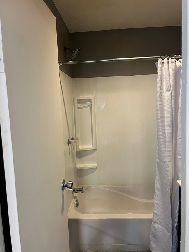 Building Photo - 590 E Division St