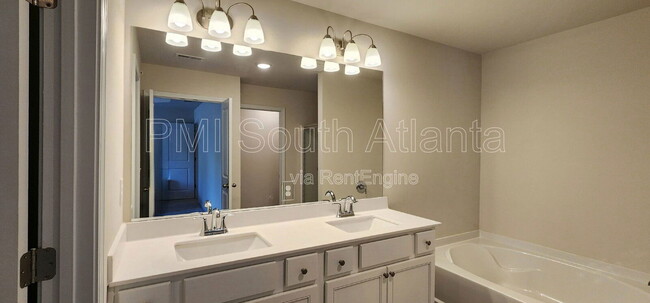 Building Photo - 336 Sinclair Ct