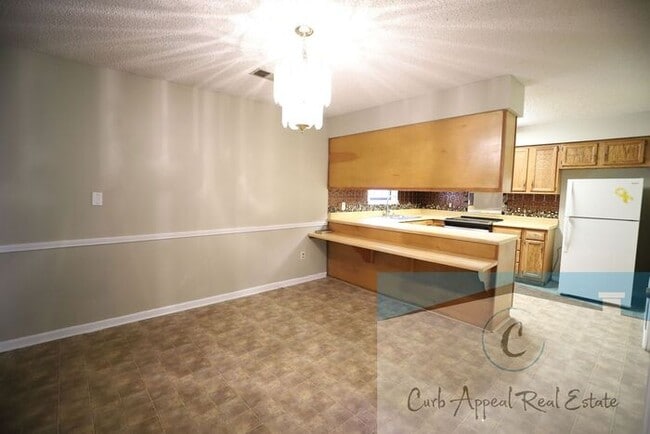 Building Photo - Nettleton Schools - 6 bed/ 3 bath 2,500 sq.ft.., back deck, fenced yard!!