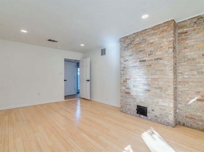 Building Photo - 2009 GATHRIGHT Cv