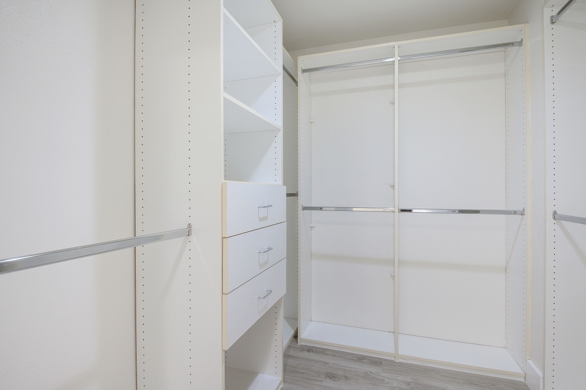 Building Photo - 2240 S Beverly Glen Blvd