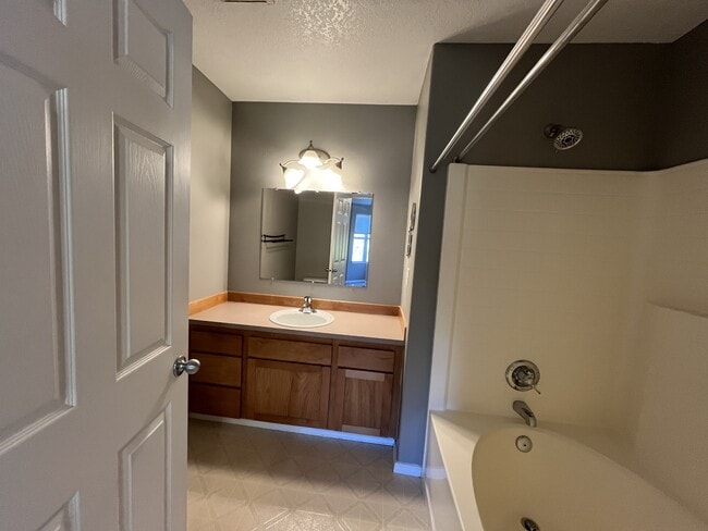 Building Photo - 13065 SW Seca Ct