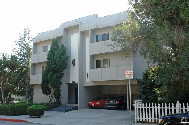 Building Photo - 3928 Carpenter Ave