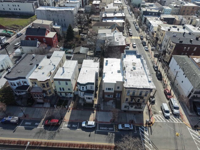 Building Photo - 1102 Central Ave