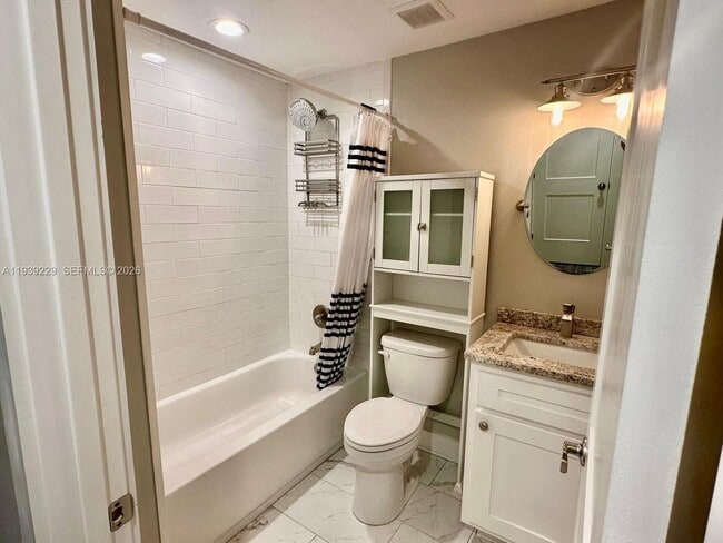 Building Photo - 399 SW Broderick Dr