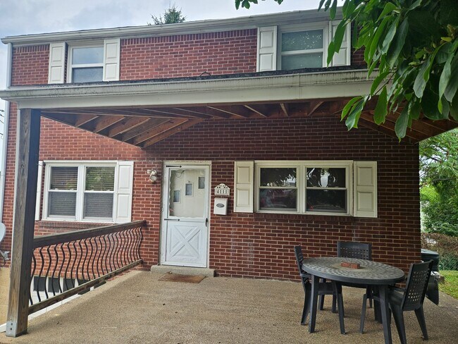 Building Photo - 4111 Stanley St