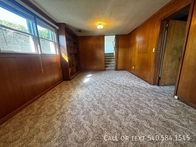 Building Photo - 1511 Narcissus St