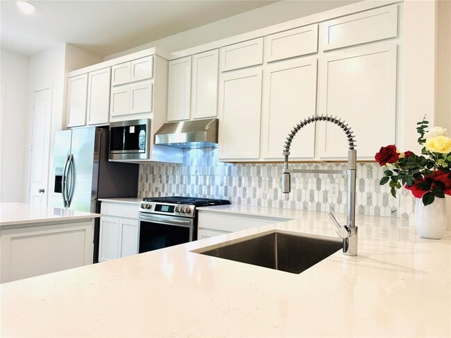 Building Photo - 2318 Honeyberry Shrub Dr