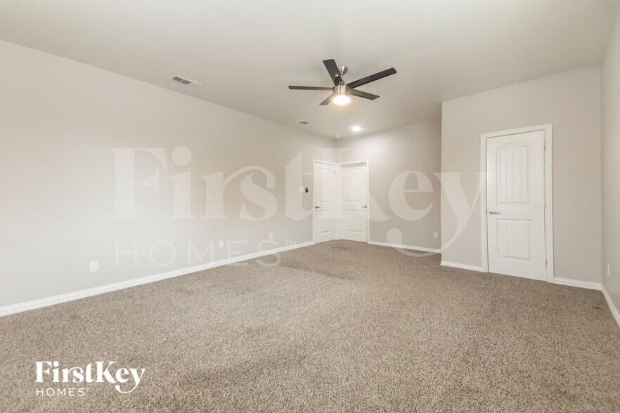 Building Photo - 4030 Vineyard Dr