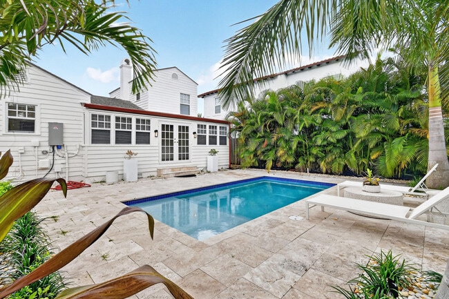 Building Photo - 236 Greymon Dr