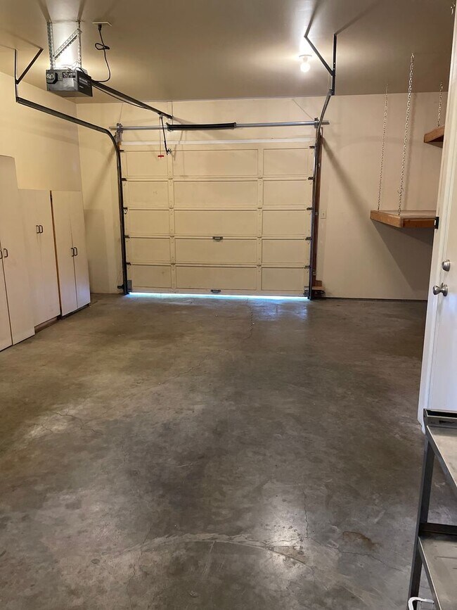 Building Photo - East Medford 3 Bedroom 2 Bathroom