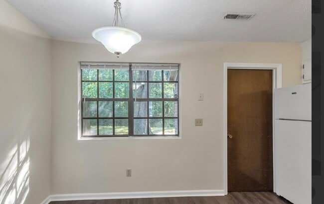 Building Photo - 102 Kimeran Ln